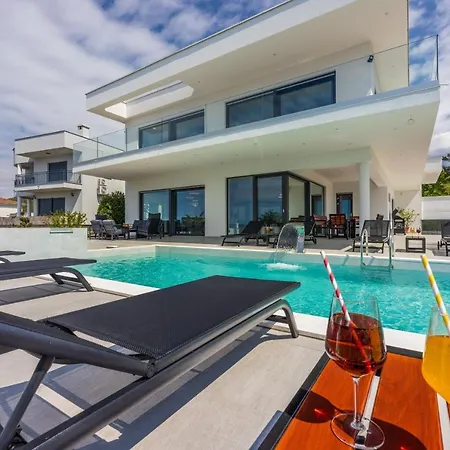 Vila Infinity Adria *